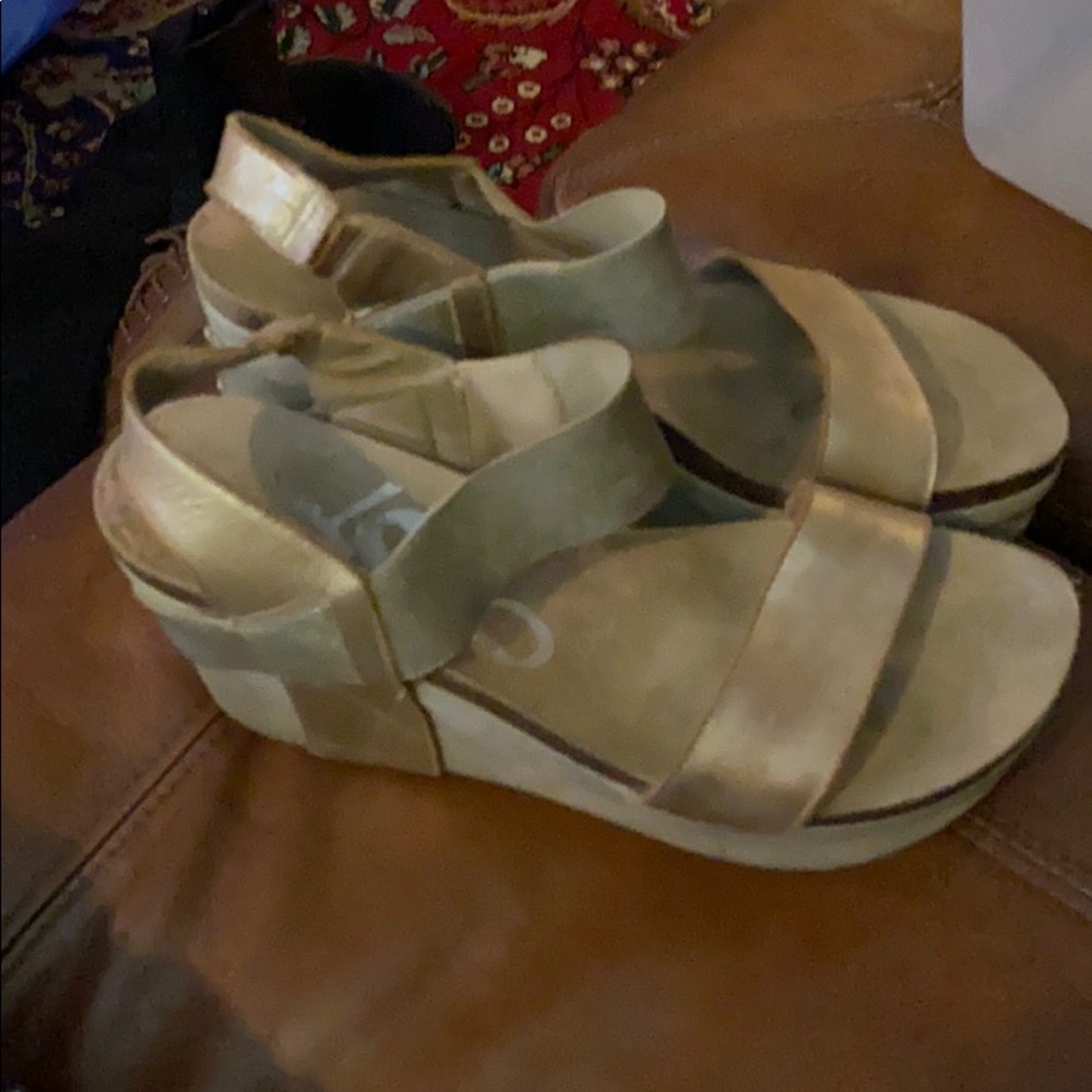 Gold Wedges